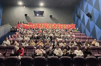 春光与你们都是这天下最好的风物，，，，节日快乐！